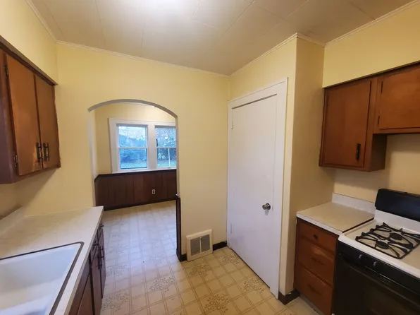 1614 Pauline Ave, Rockford, IL 61101