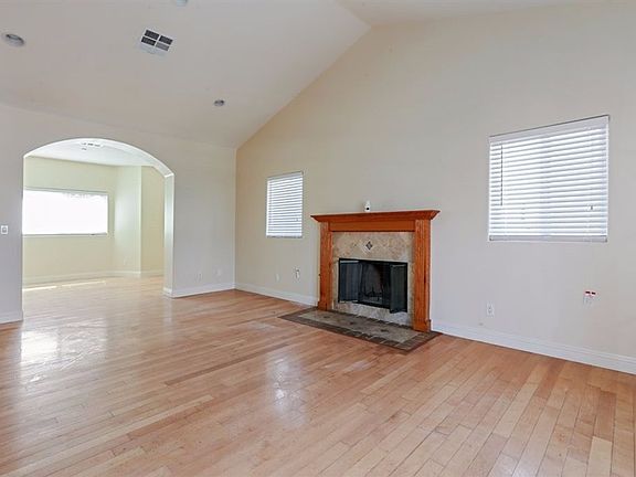 3rd image of 9401 Hillrose St