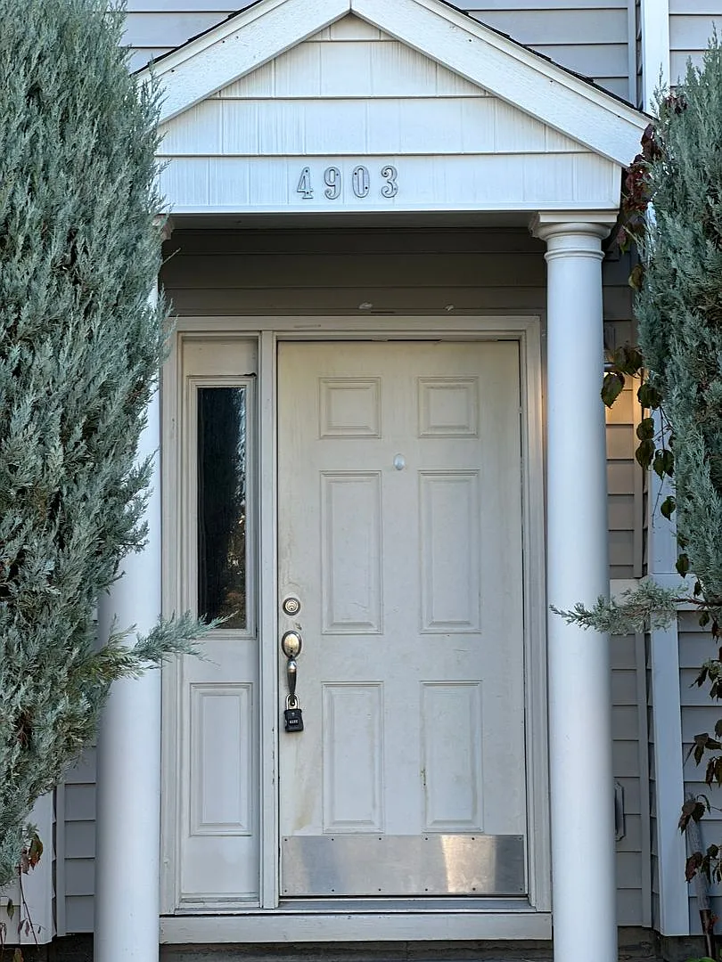 Spacious 2 bed/2.5 bath with bonus room townhome off Road 68 — Photo 2