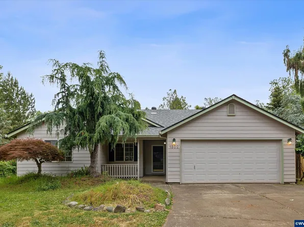 1302 SW Darci Dr, McMinnville, OR 97128