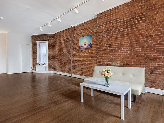 3rd image of 117 W 96th St APT 5