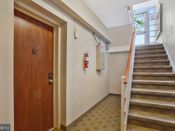 3rd image of 1311 N Ode St APT 605