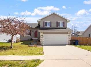 2615 Whispering Ridge Dr, Des Moines, IA 50320