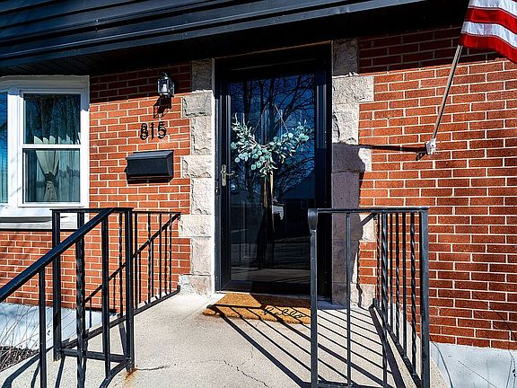 3rd image of 815 Orchard Dr