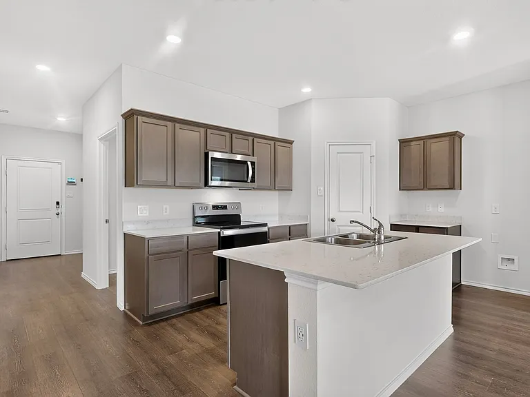816 Glover Dr — Photo 3