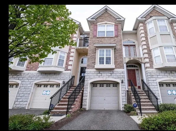 94 Osprey Ct, Secaucus, NJ 07094