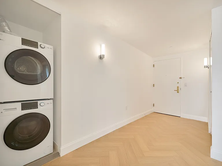 160 Riverside Blvd #14S — Photo 18