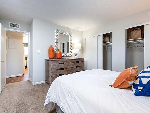 3rd image of 14524 N Boulevard St #2B