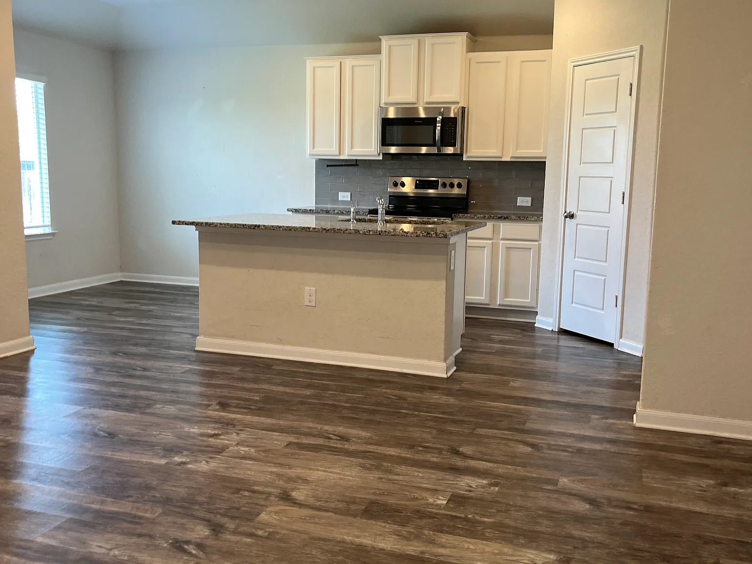 3 bed, 1228 sqft, $1,595 — Photo 2