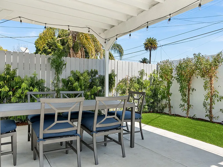 7410 S Hobart Blvd — Photo 10