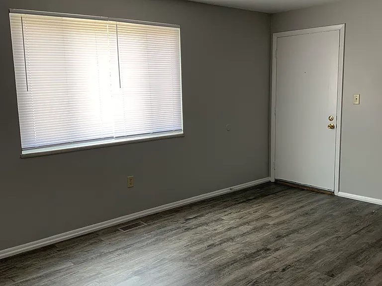122 Maynard Dr — Photo 4