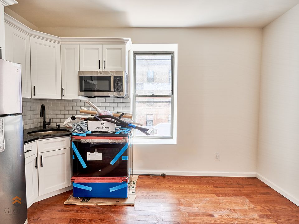 1st image of 9-03 35th Ave #2G