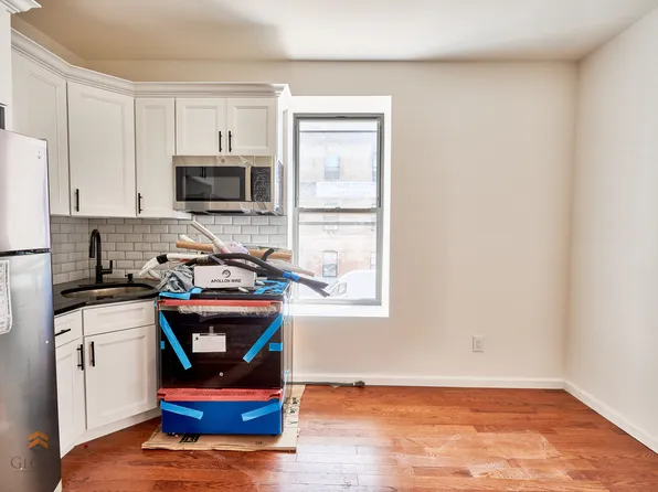 9-03 35th Ave #2G, Astoria, NY 11106