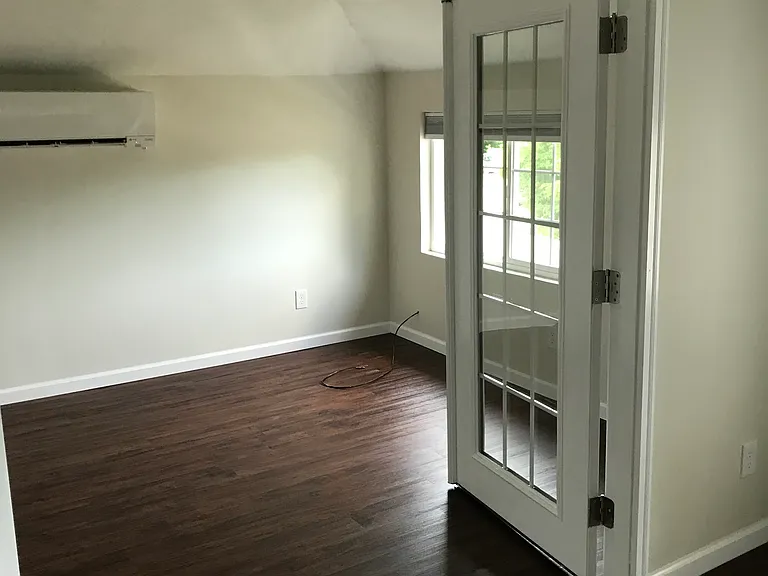 502 E Broadway St — Photo 2