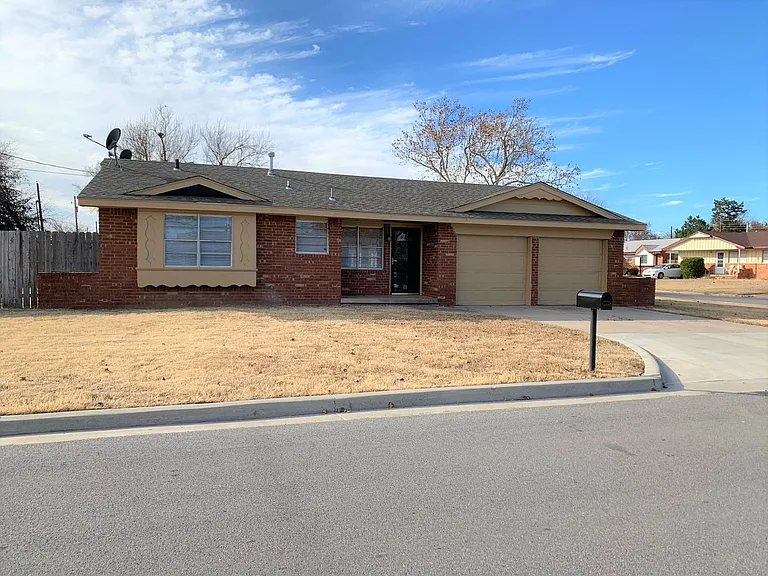 1001 SE Alta Ln — Photo 2