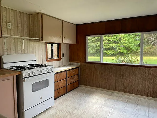 556 Evans Rd — Photo 4