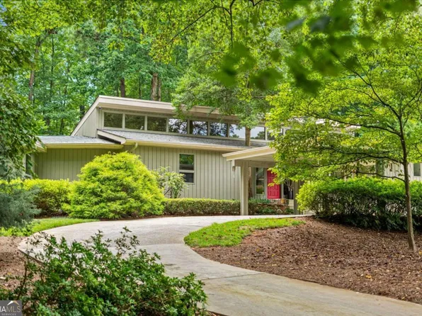 1959 Trotters Ln, Stone Mountain, GA 30087