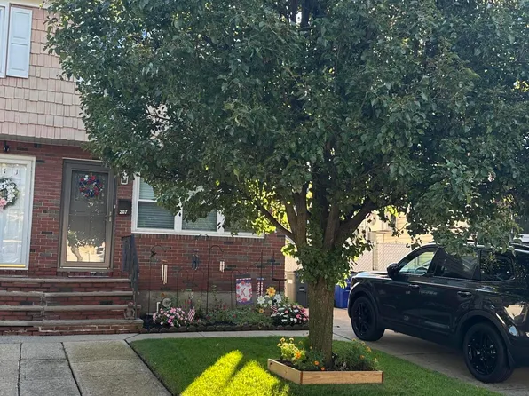 207 Abingdon Ave, Staten Island, NY 10308