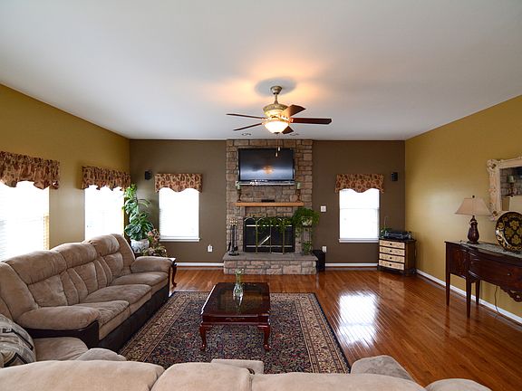4th image of 215 Marjoram Dr