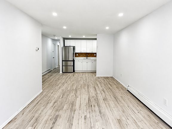 3rd image of 294 Tompkins Ave #3