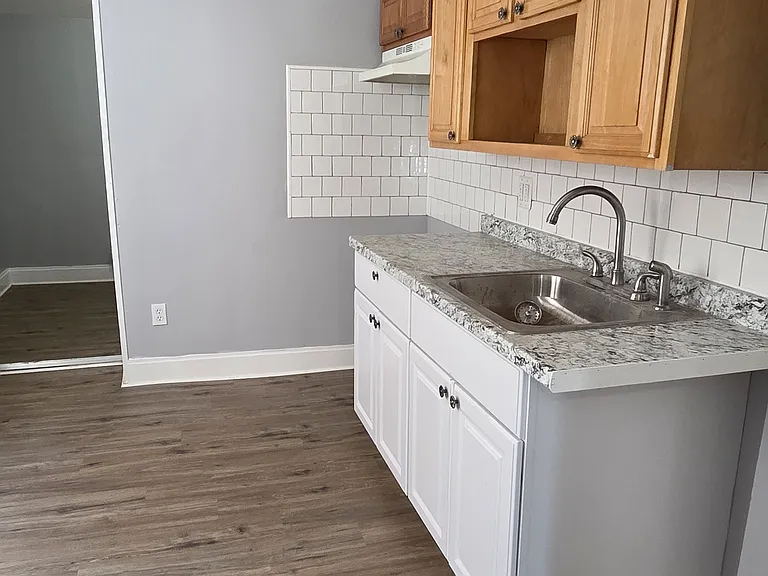 209 E 13th St — Photo 15