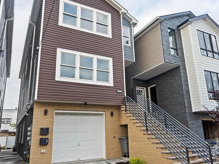 277 Pearsall Ave — Photo 28