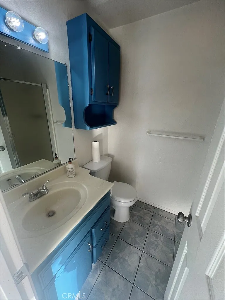 Studio, 200 sqft, $950 — Photo 3