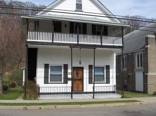 37 E Poplar St, Nanticoke, PA 18634