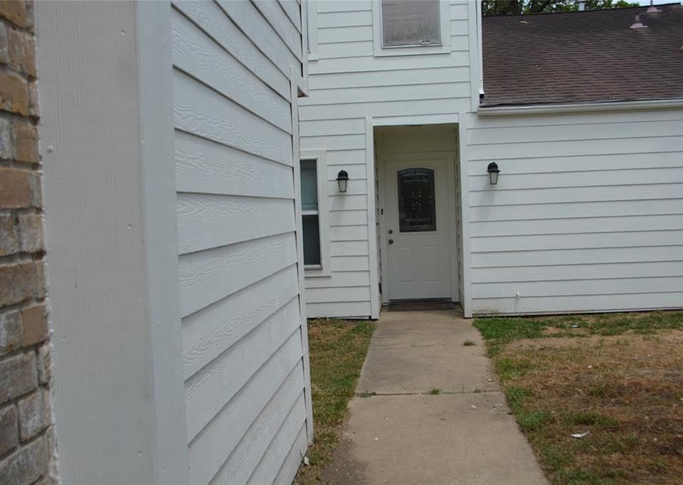 1st image of 2955 Creekway Cir