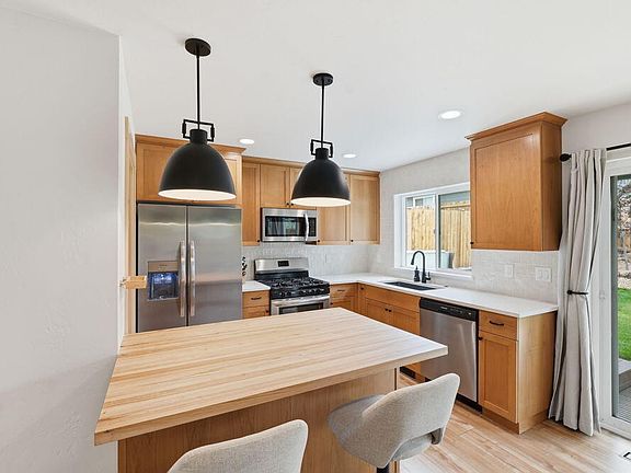 4th image of 62851 Daniel Rd #2