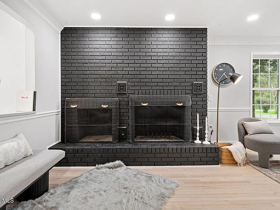 5th image of 713 Riverview Road