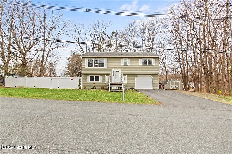 4th image of 16 Pittsfield Avenue