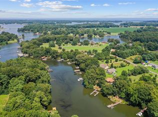 325 Harbor Dr, Reedville, VA 22539