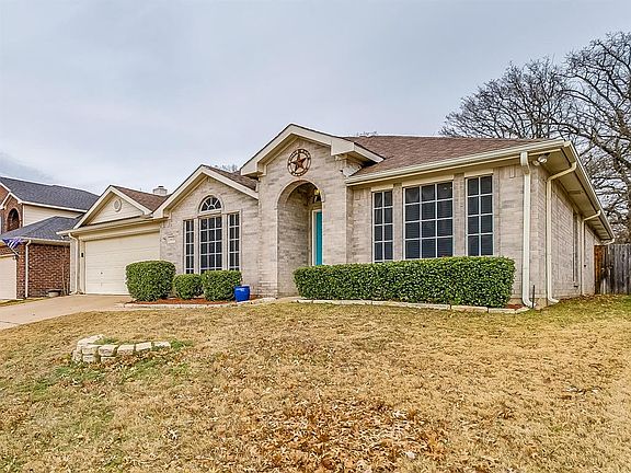 3rd image of 1025 Hidden Lake Dr