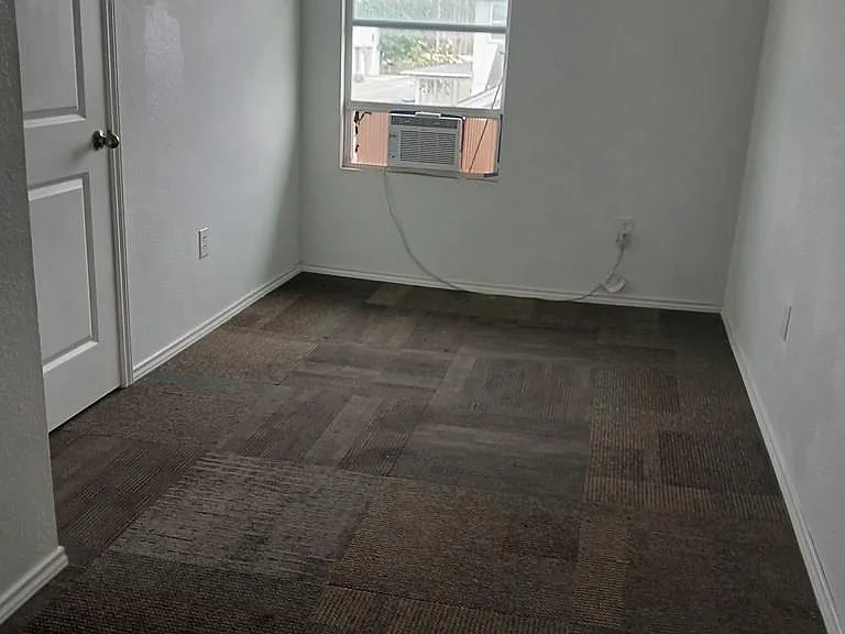 357 W Levee St — Photo 2