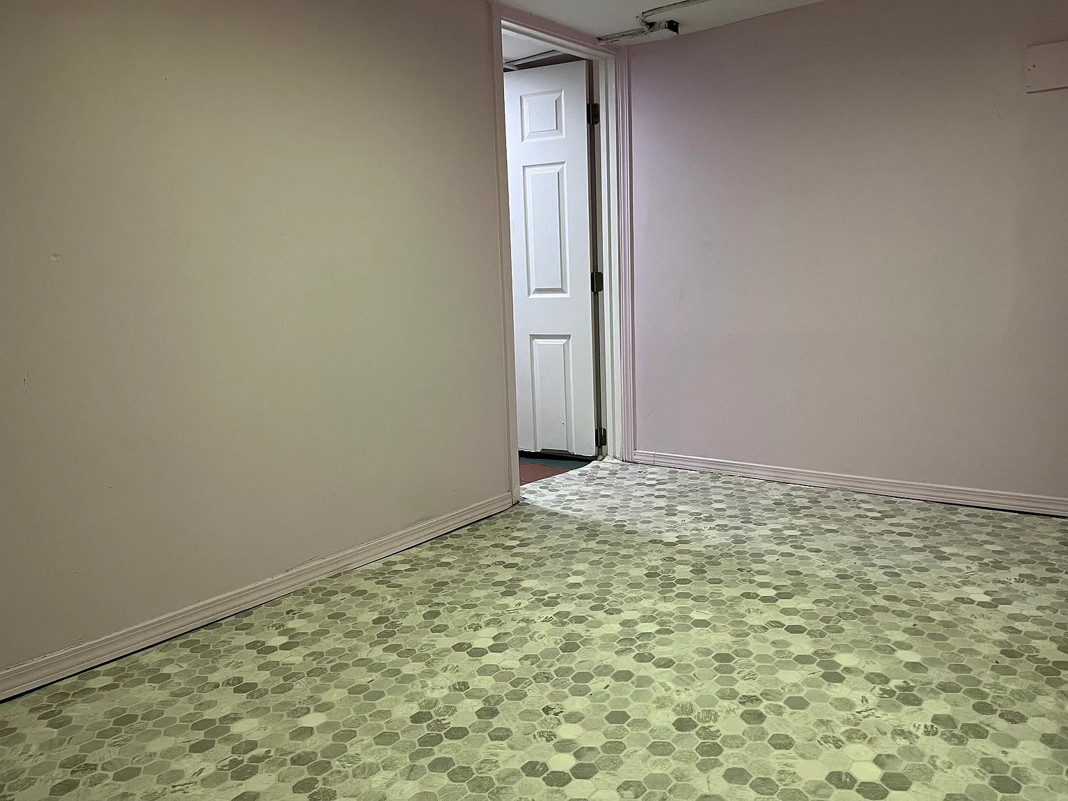3669 S Archer Ave — Photo 4