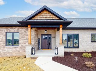 2001 Arbor Rdg, Janesville, WI 53548