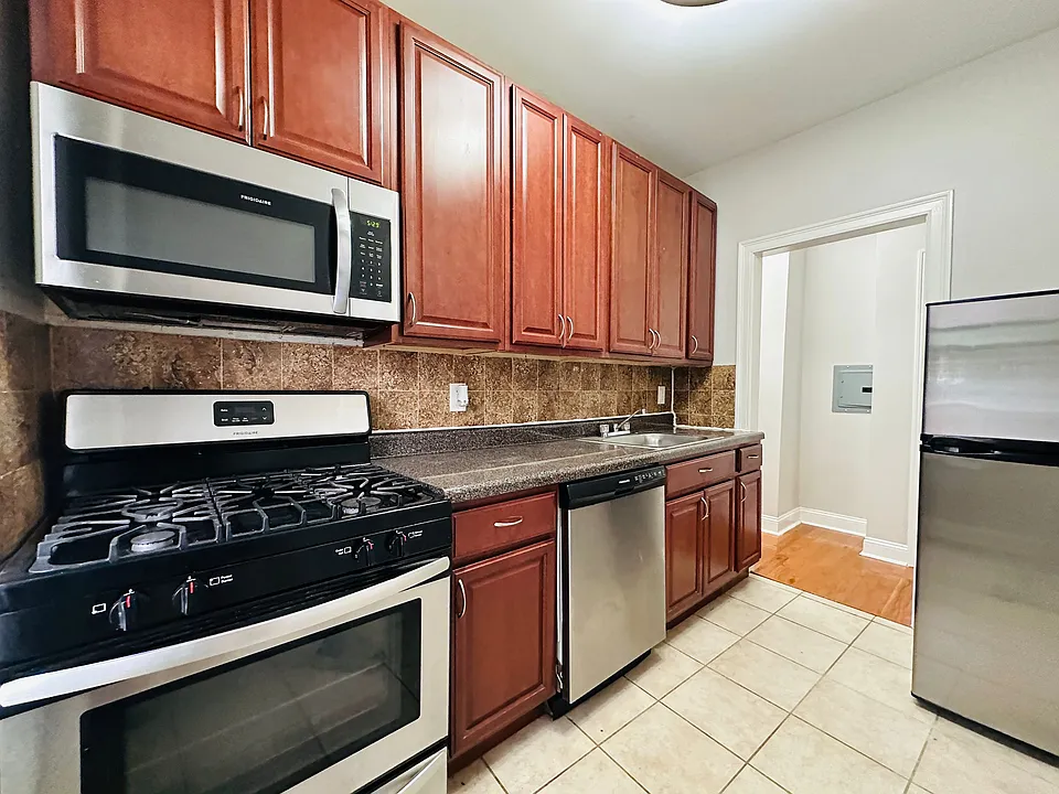 69 Stuyvesant Ave #5R