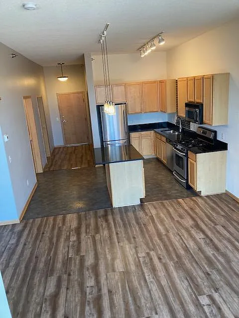 2 bed, 913 sqft, $1,795 — Photo 3