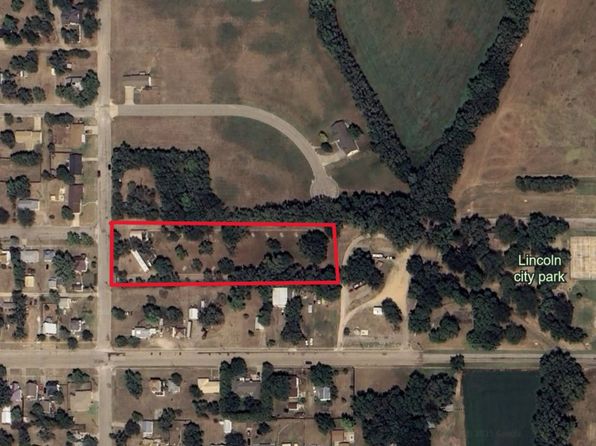 121 N 1st St, Lincoln, KS 67455