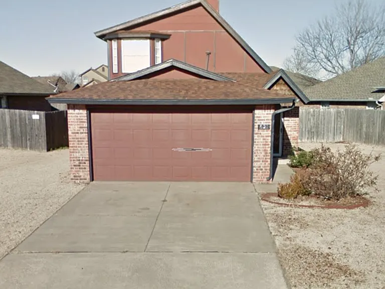 621 Stoneridge Dr — Photo 3