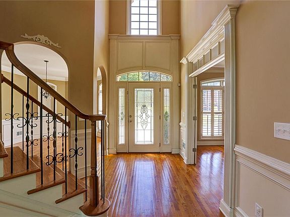 3rd image of 2104 Autumn Chase Dr