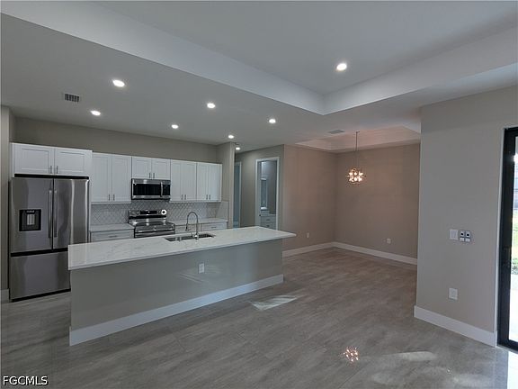 4th image of 25229 Alcazar Dr
