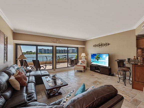 3rd image of 206 La Peninsula Blvd #206