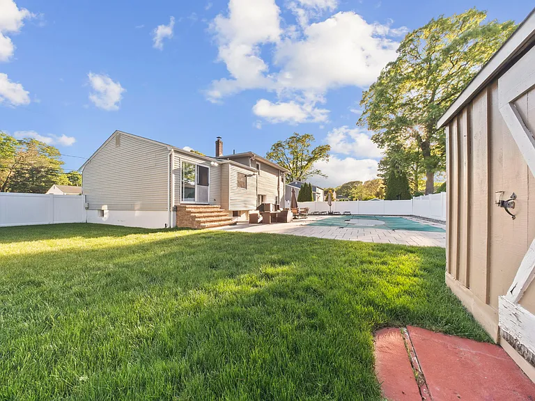 62 Sycamore Rd — Photo 41