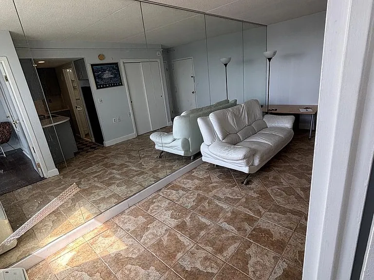 60 Strawberry Hill Ave #415 — Photo 4