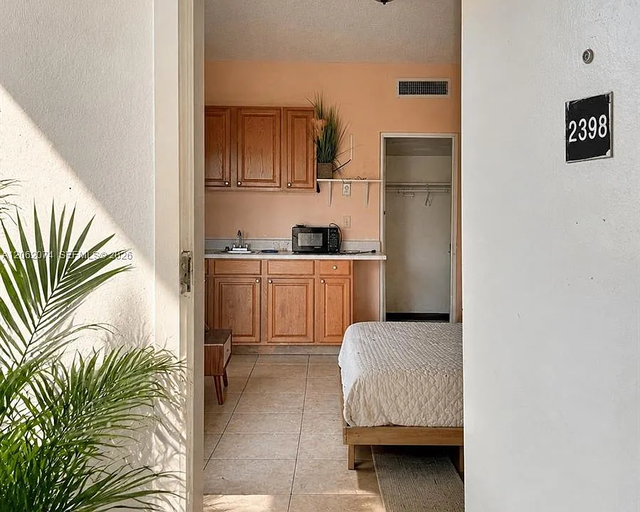 26 Diplomat Pkwy #2398