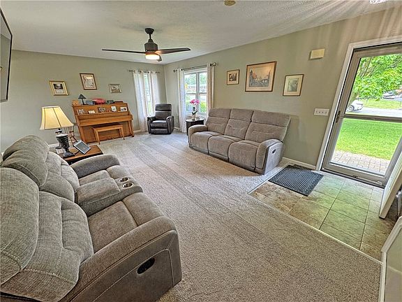4th image of 391 Farrell Rd