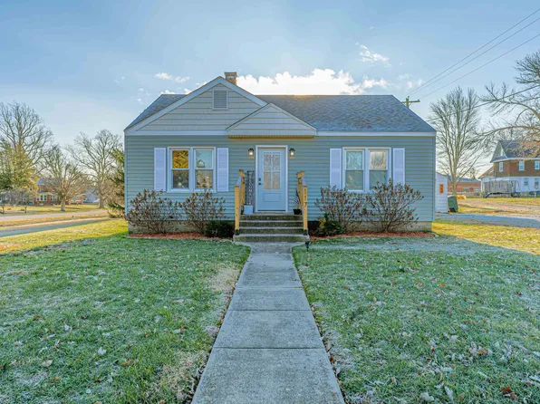 117 NE 3rd St, Hopedale, IL 61747
