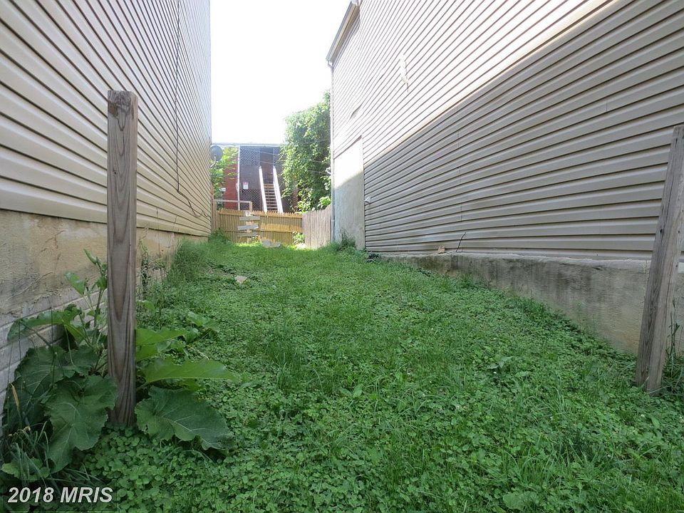 2nd image of 1125 Holbrook Ter NE